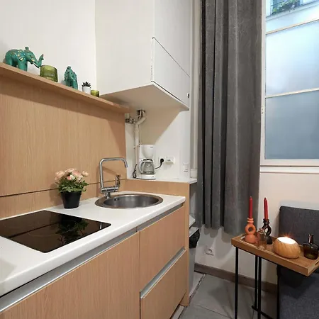 Small Studio For 3 In The Marais Апартаменты Париж