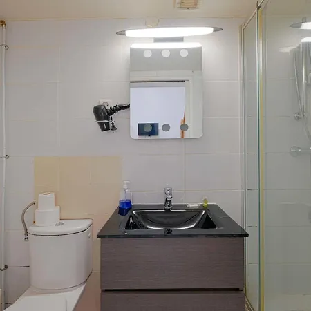 Small Studio For 3 In The Marais Appartamento *