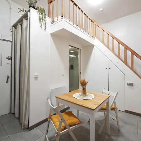 Small Studio For 3 In The Marais * Parigi